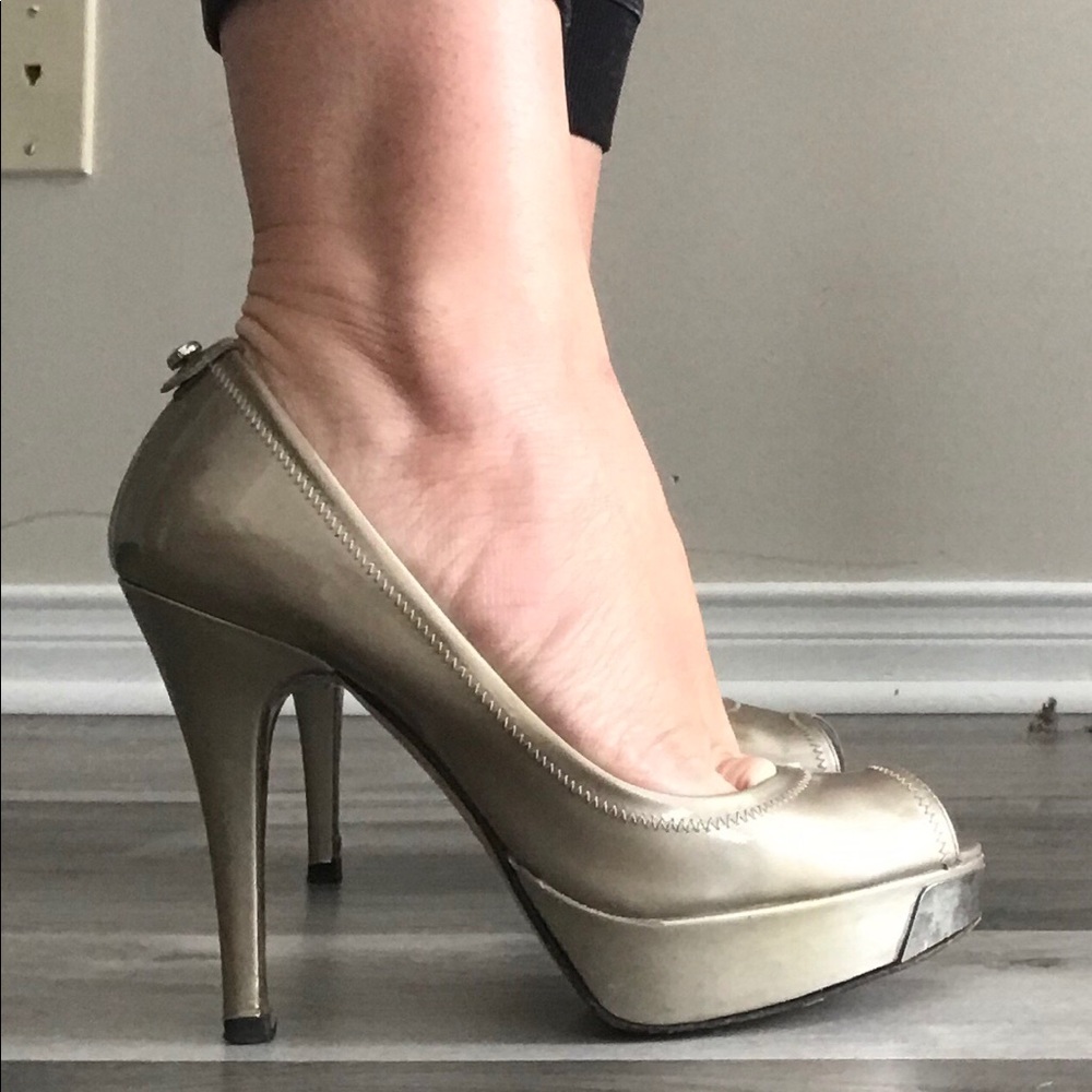 Stuart Weizman patent heels